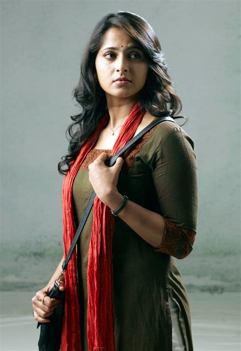 Binnu Gallery Telugu Actress Anushka Shetty Beautiful Stills At Nanna