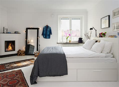 Upgrade your cozy escapes with these modern bedroom ideas. Light and Bright truly Swedish bedroom interior design ...
