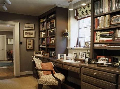 There are different ways you can go about decorating the interior of your home office. Tips to Choose the Correct Office Paint Colors to Increase ...