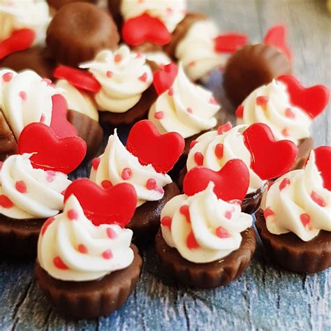 10x Mini Red Heart Brown Chocolate Cupcake Bakery Pastries Dollhouse