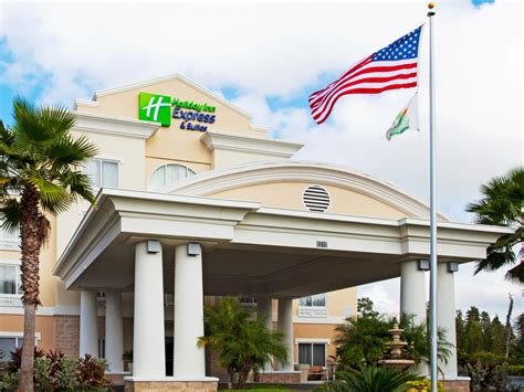 Pet Friendly Hotels In Tampa Holiday Inn Express And Suites Tampa I 75