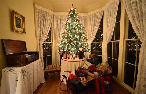 Christmas Tree Presents Sleigh Wallpaper Hd Holidays 4k Wallpapers