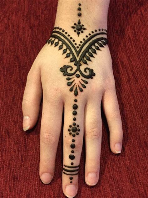 Simple and easy henna tattoo designs. Mahanidi | Simple henna tattoo, Henna tattoo designs ...