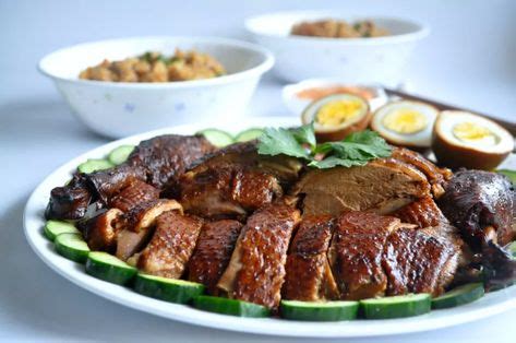 For us, braised duck rice is an equally contestable dish that also brings us comfort like no other. Teochew braised duck with yam rice 潮州卤鸭芋头饭 | Recipe