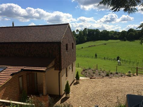 Rural Luxury Farm Based Cottage In Central Surrey Hills Yet Close To