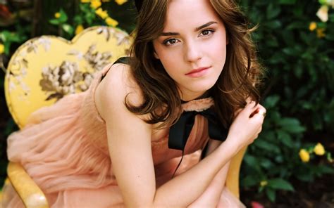 X Emma Watson Pink Dress X Resolution