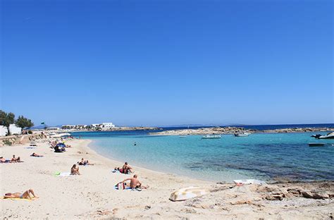 'els pujols formentera white sand beach turquoise water in balearic islands' holbox / shutterstock. Playa Es Pujols | Playas de formentera 2020