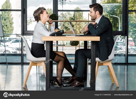 Side View Young Businesswoman Flirting Businessman Work Office — Free