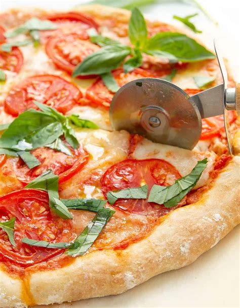No Knead Caprese Pizza 1 Bowl Recipe The Clever Meal