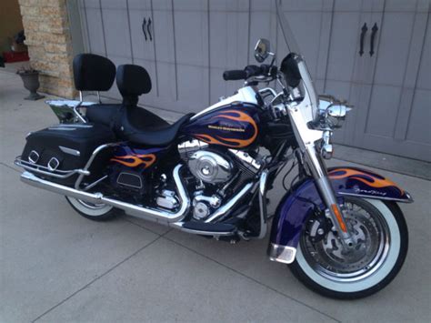 See motorcycle owner's manual for complete details. 2012 ROAD KING CLASSIC