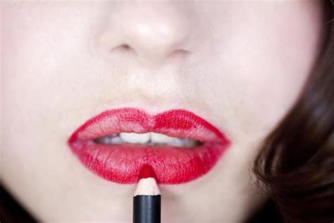 This Is The Coolest Way To Wear Red Lipstick Right Now Red Lipstick