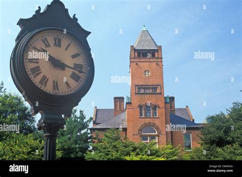 Red Brick Courthouse Rockville Maryland Stock Photo Alamy