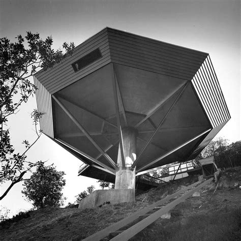 Supported On One Central Column The Malin Residence “chemosphere” Hollywood California John