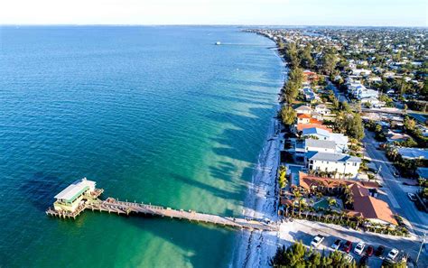 Anna Maria Island Is A Mother Daughter Getaway With Old Florida Charm Beach Town Anna Maria