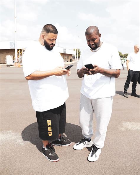 kanye west offre sa propre paire de adidas yeezy 700 v3 à dj khaled