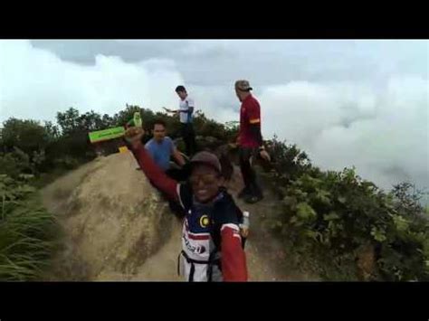 Gunung rajah yang terletak di bentong, pahang mempunyai ketinggian setinggi 576 meter.1. Gunung Rajah via KKB(daypax) - YouTube