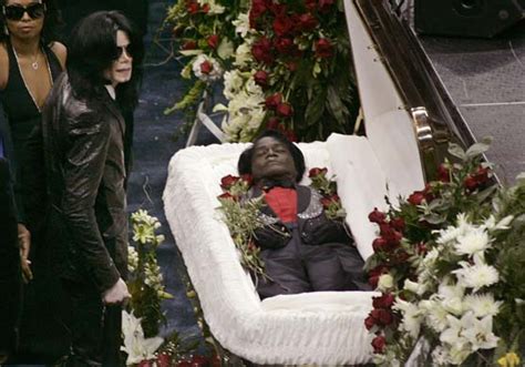 图文：杰克逊逝世 杰克逊在他人的葬礼上影音娱乐新浪网