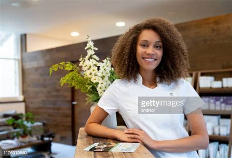 black massage therapist photos and premium high res pictures getty images