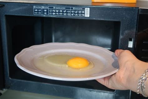 How To Cook An Egg In The Microwave