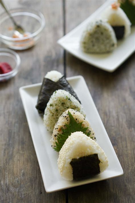 Onigiri Recipe Japanese Rice Balls Hungry Huy Recipe In 2020
