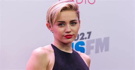 Mtv Names Miley Cyrus 2013 Artist Of The Year