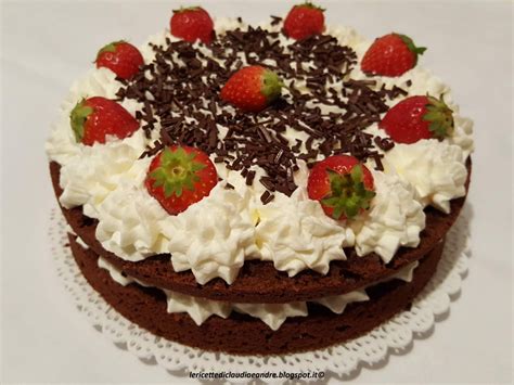 La torta di crema e cioccolato è una di queste! Torta al cioccolato con crema al mascarpone e fragole