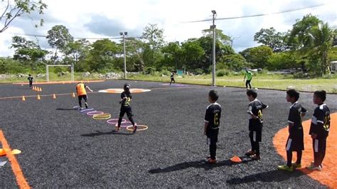 ejercicio de agilidad y explosividad en fútbol niños Soccer Coaching