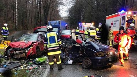 Schwerer Unfall Auf Der B471 Zwei Frauen Schwer Verletzt Grafrath