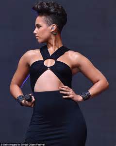 Alicia Keys Parades Her Toned Belly In Tight Cut Out Dress For