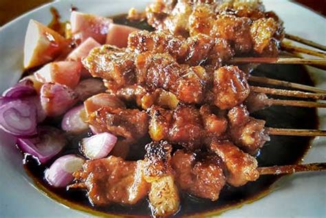 Sate ayam juga dilengkapi dengan usus dan kulit. Sate Kambing Paling Enak Di Purwokerto - fankymedia