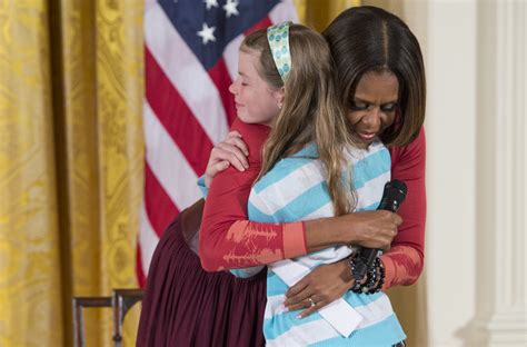Michelle Obama Gets Resume From Girl With Unemployed Dad Cbs News