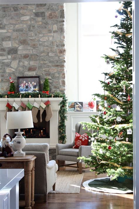 30 Christmas Decoration For Living Room Inspirations - Flawssy