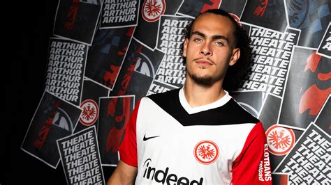 Eintracht Frankfurt Verst Rkt Sich Mit Innenverteidiger Arthur Theate