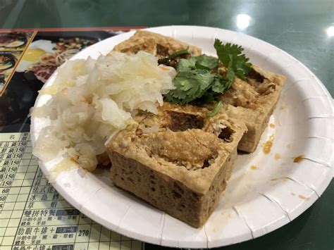 食べると意外にいける？夜市で台湾名物の「臭豆腐」を食べてみました。