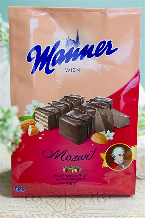 Die fertigen noch warmen waffeln mit staubzucker bestreuen und mit schlagobers und einer erdbeersauce servieren. Brandnooz Box - März - unboxing | Lilyfields