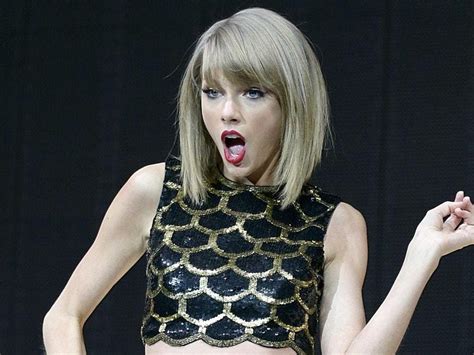 ‘naked Taylor Swift Sends Fans Wild In Music Video Preview Express And Star