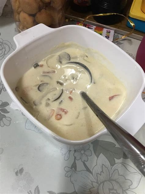 Carbonara is pecorino (or parm in a pinch), eggs, cured pork product (bacon, guanciale, or pancetta) and cracked black pepper after plating but before. Resepi Spaghetti Carbonara Cheese Lemak Berkrim