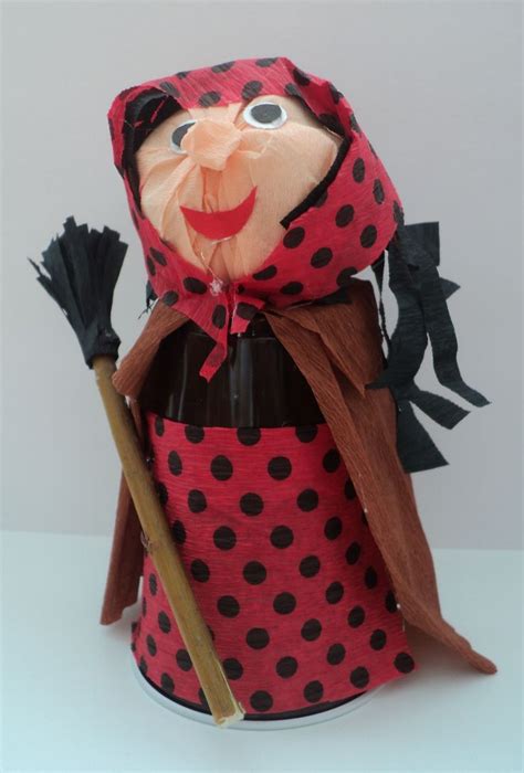 Čarodějnice létající na koštěti, ideální pro halloween a p strašidelná dekorace čarodějnice widmann. 122 best Výrobky dětí - detail images on Pinterest