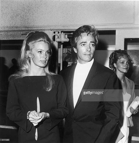 american actor john derek and his third wife american actor linda picture id2111238 995×1024