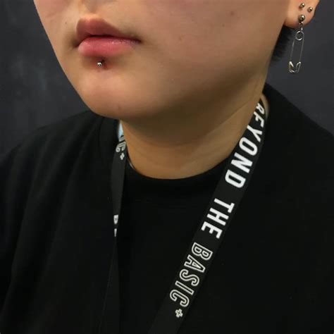 Labret Piercing 60 Ideas Pain Level Healing Time Cost Experience