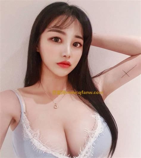 奇番韩国大胸妹子 쩡이性感写真，衬衫扣子都被撑爆了 妹子图 奇番网