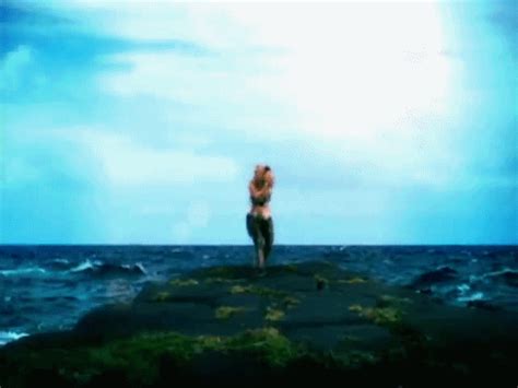 Shakira In Whenever Wherever Music Video Shakira Fan Art Fanpop