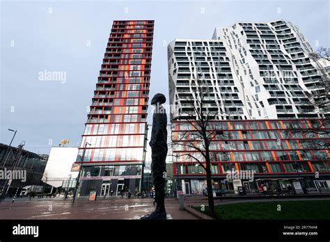 Ongebroken Verzet Hubert Van Lith Statue In Front Fo Modern
