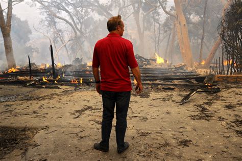 Woolsey Fire Roars Into San Fernando Valley Press Telegram