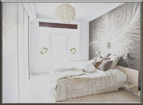 In diesem schlafzimmer wirken die wände in dunklem altrosa in kombination mit weißen fußleisten und fensterrahmen elegant und ruhig. Tapeten Schlafzimmer Mit Schräge | Haus Design Ideen