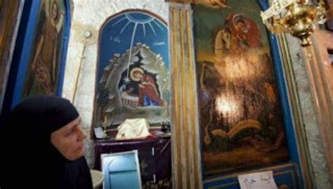 Αντικρίσαμε μια εικόνα βγαλμένη από την κόλαση του δάντη, δήλωσε ο αστυνομικός που τον συνέλαβε. Τα ελαιώδη "δάκρυα" στην εικόνα του Αγ. Γεωργίου | iEllada.gr