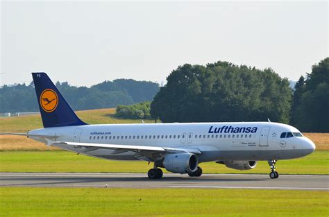 Lufthansa Airbus A320 200 D Aips Augsburg Beim Start In Hamburg