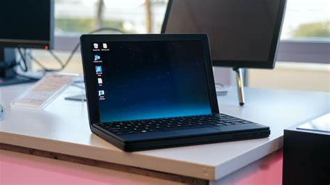 Lenovo's durable thinkpad x1 fold, with its detachable keyboard and revolutionary foldable screen, is the most futuristic windows device of 2020—though far from the most practical one. CES 2020: представлен планшет Lenovo ThinkPad X1 Fold с ...