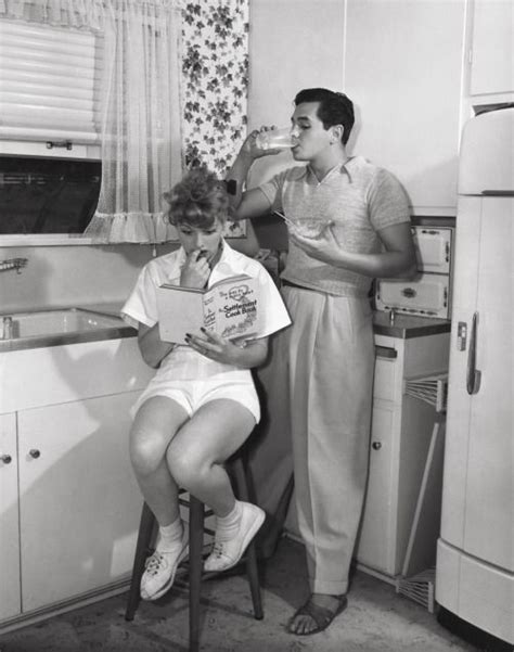 Newlyweds Lucille Ball And Desi Arnaz 1940s Hollywood Glamour Old Hollywood Hollywood Stars