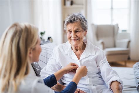Wenn sich der betroffene bei seiner betreuenden person gut aufgehoben fühlt, dann kann sich das sehr positiv und mobilisierend auf den zustand auswirken. Arzt- und Krankenhausbegleitung - Seniorenbetreuung ...